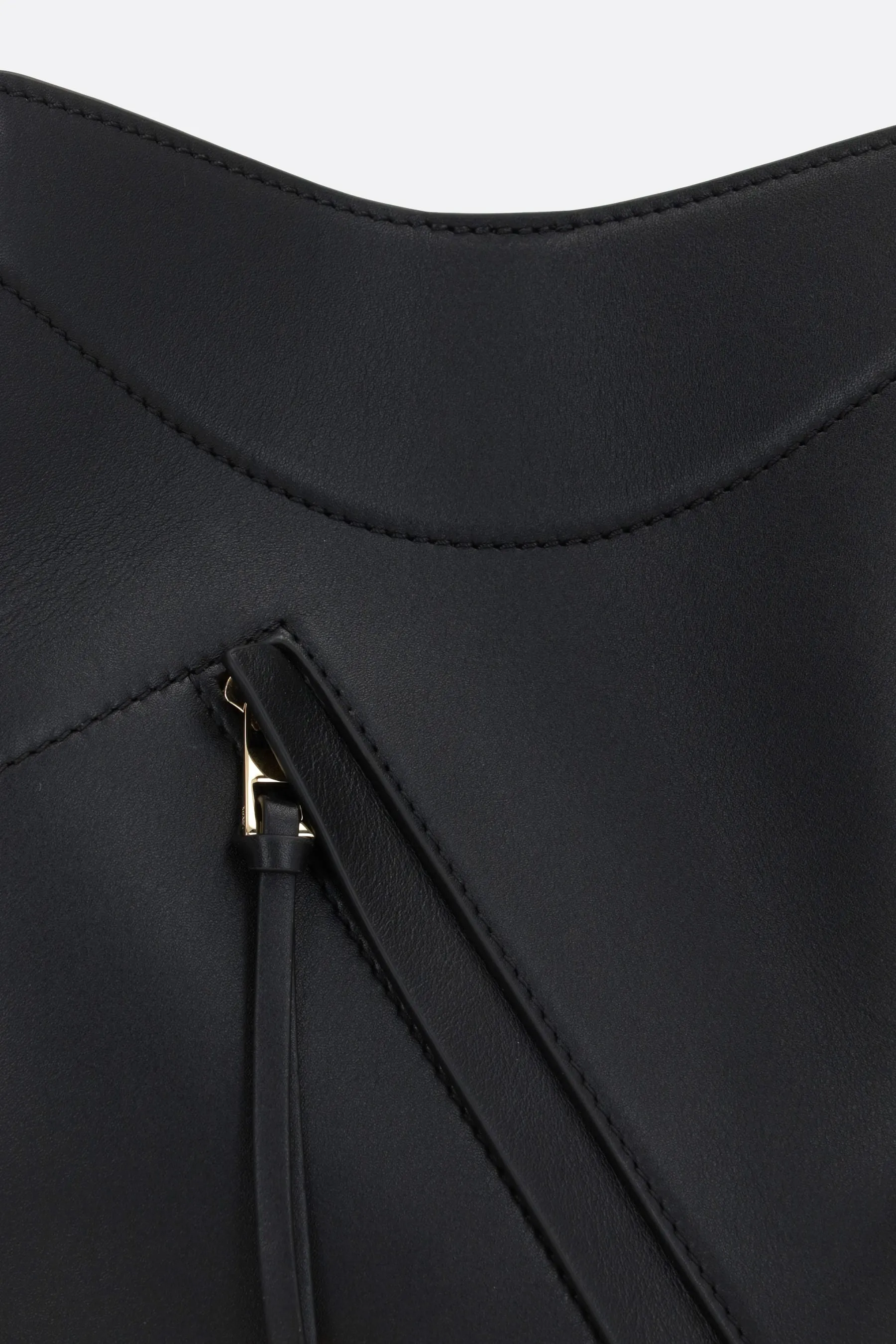 Hammock slice bag in shiny leather