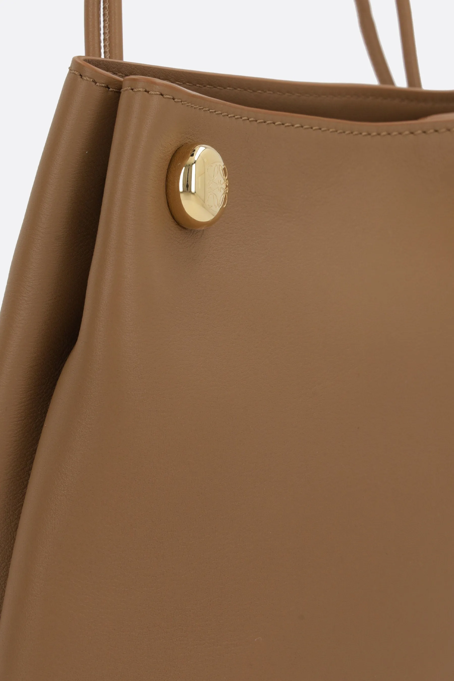 Pebble crossbody bag in smooth leather