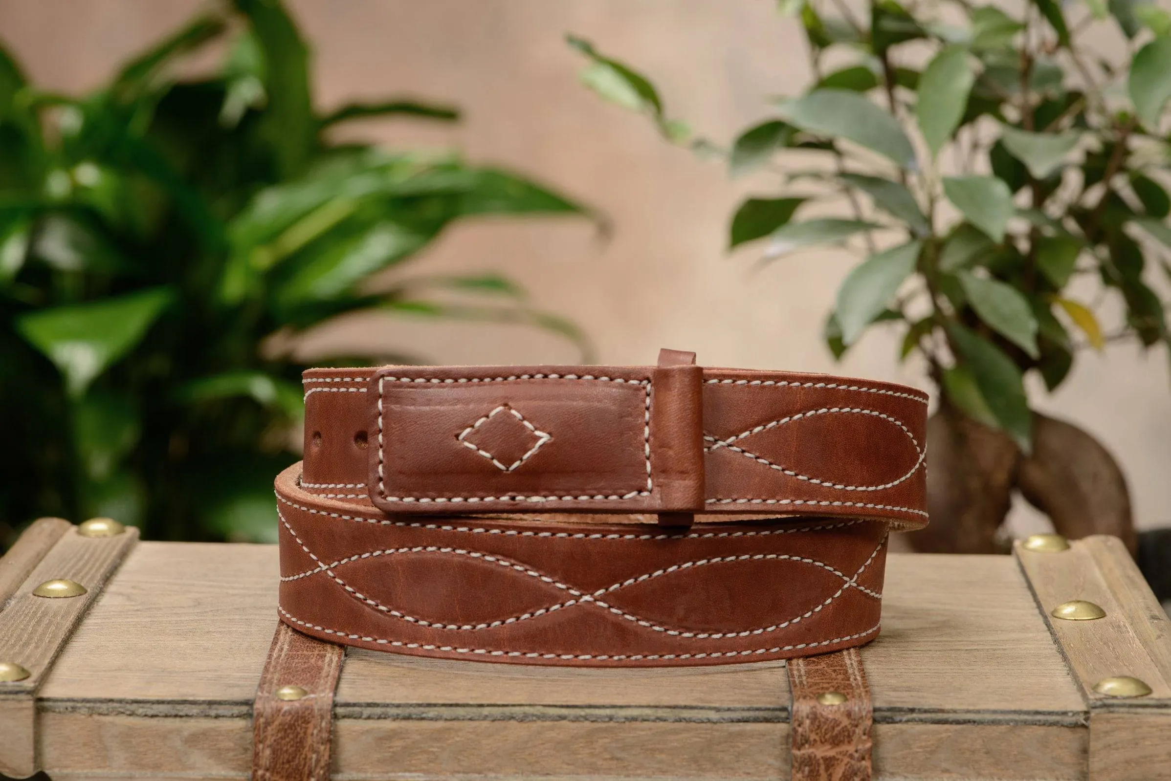 The Pit Boss: Hot Dipped Tan Figure 8 White Stitched Buckle-less Ball Hook 1.50"