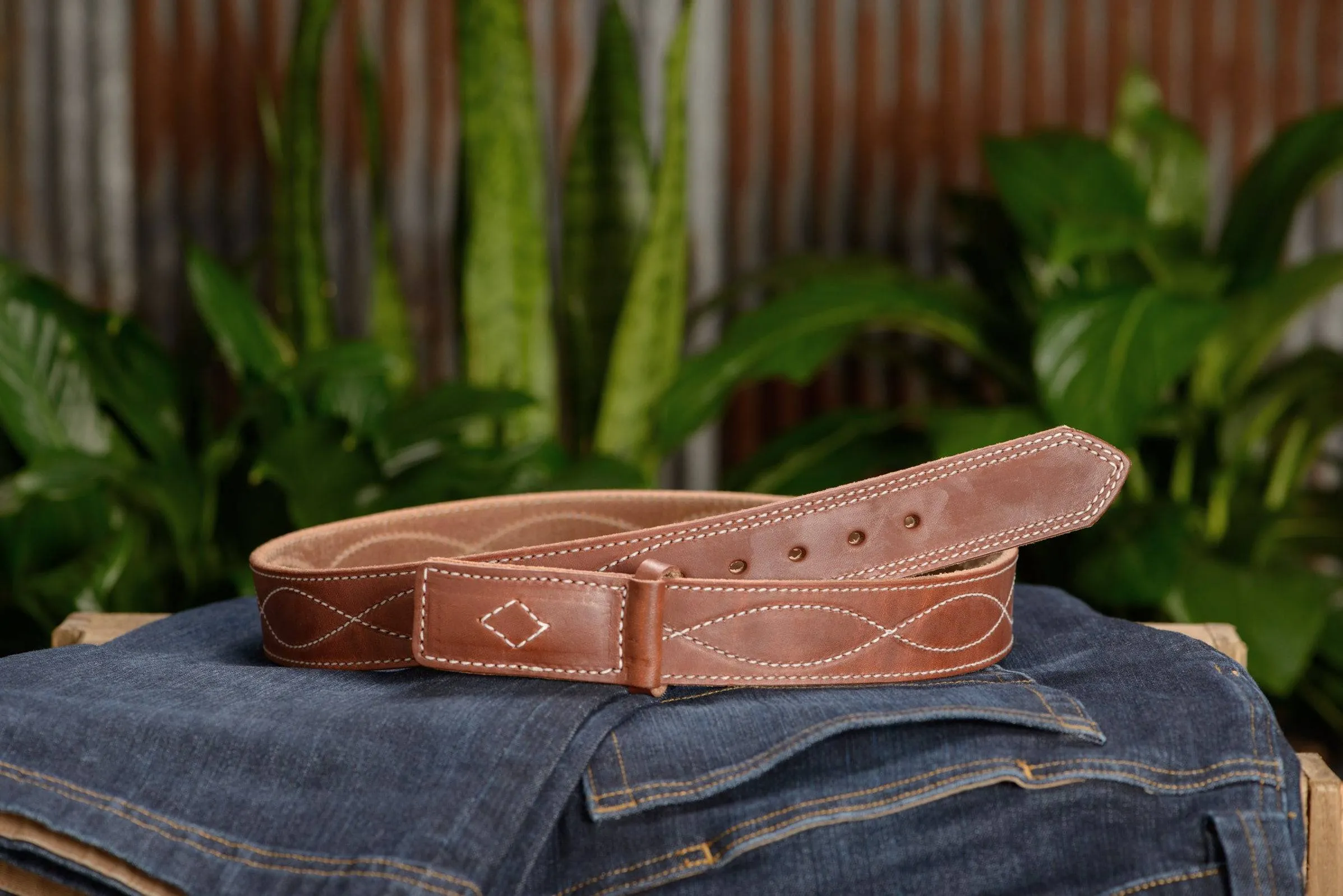 The Pit Boss: Hot Dipped Tan Figure 8 White Stitched Buckle-less Ball Hook 1.50"